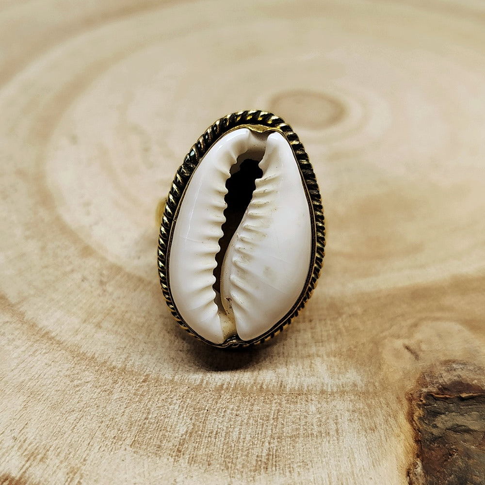 ꕥ BAGUE COWRY SHELL LAITON